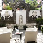 Piazza Bellini & Hotel