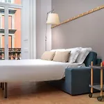 Piazza Bellini & Hotel 3*
