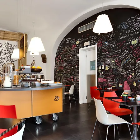 Piazza Bellini & Hotel Nápoles