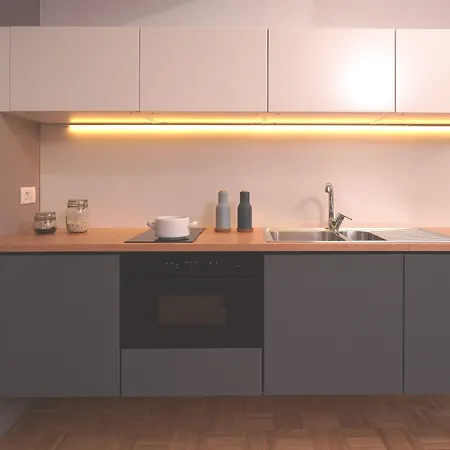 Piazza Bellini & Hotel