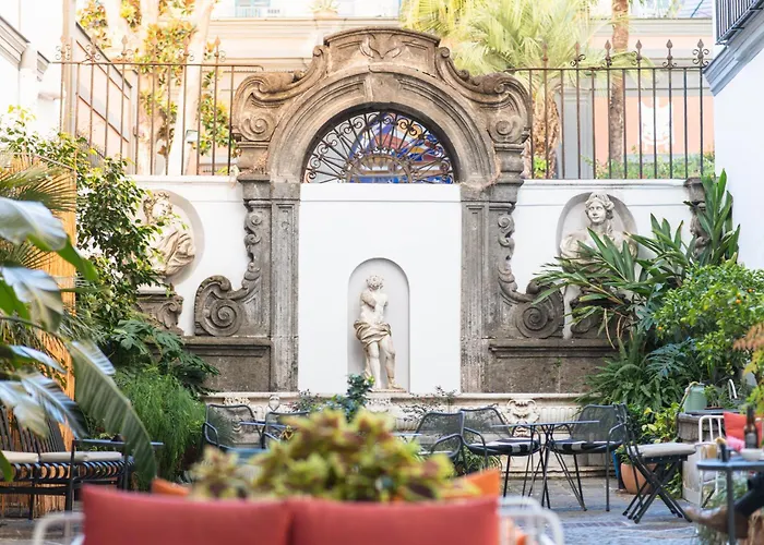 Отель Piazza Bellini & 3*