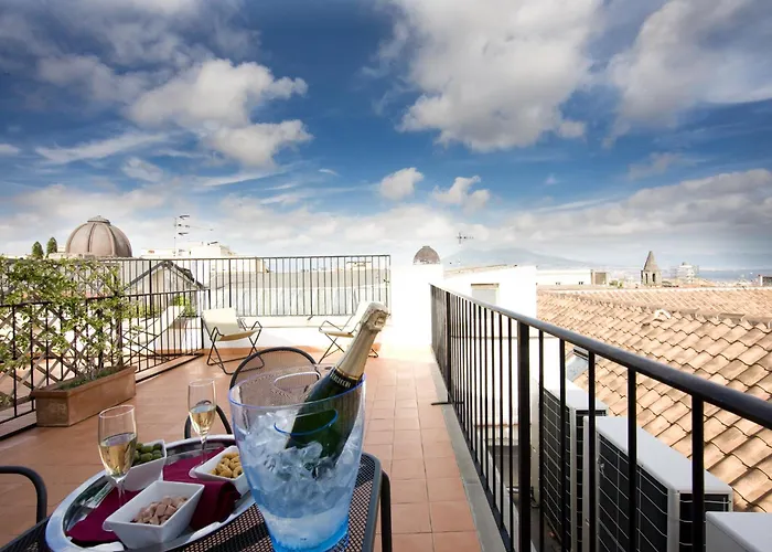 Piazza Bellini & Неаполь