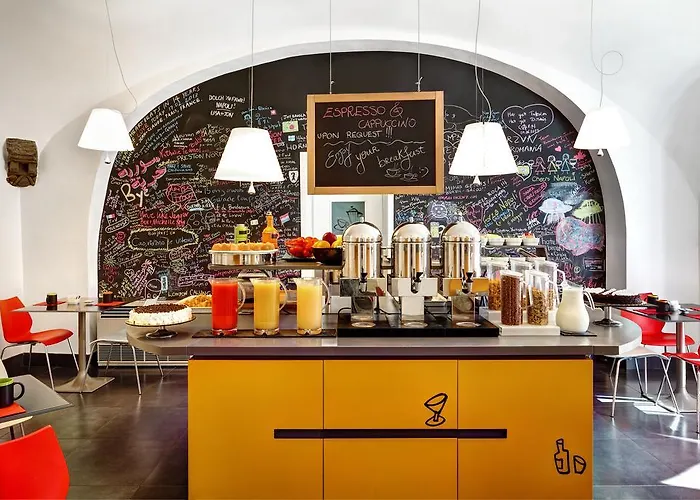 Отель Piazza Bellini & Неаполь