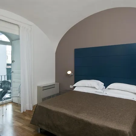 فندق Piazza Bellini & 3*