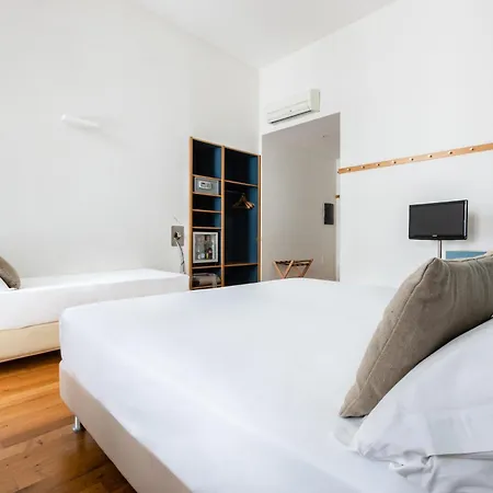 Piazza Bellini & Hotel Napoli