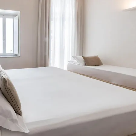 Hotel Piazza Bellini & 3*