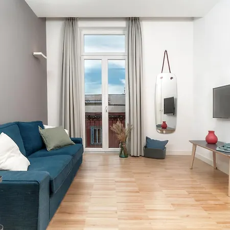 Piazza Bellini & 3*
