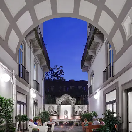 Ξενοδοχείο Piazza Bellini & 3*