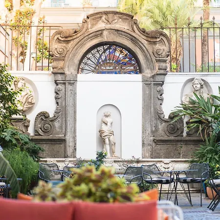 Ξενοδοχείο Piazza Bellini & 3*