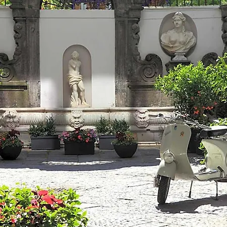 Piazza Bellini & 나폴리