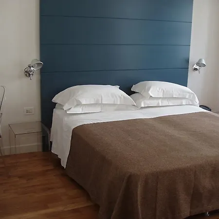 فندق Piazza Bellini & 3*