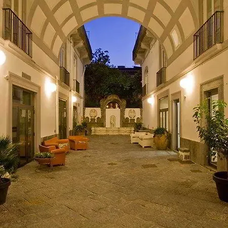 Piazza Bellini & Szálloda Nápoly