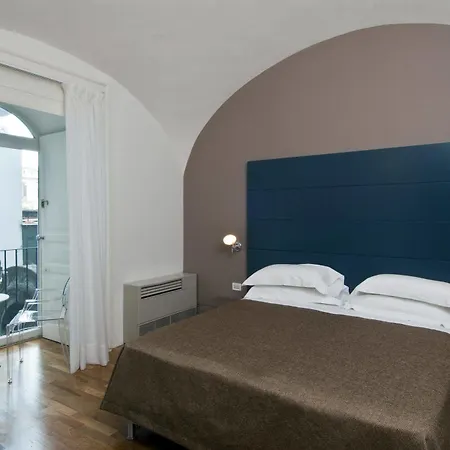 فندق Piazza Bellini & 3*