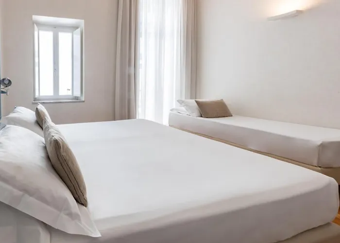 Hotel Piazza Bellini & 3*