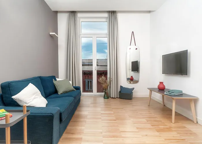Piazza Bellini & 3*