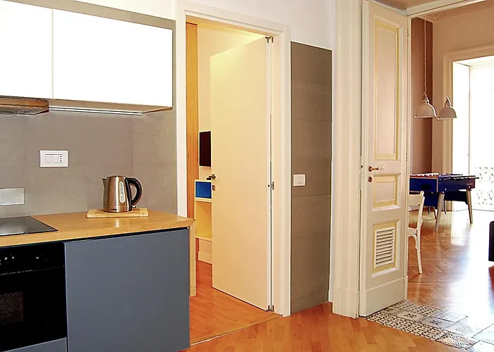 Piazza Bellini&apartments 3*