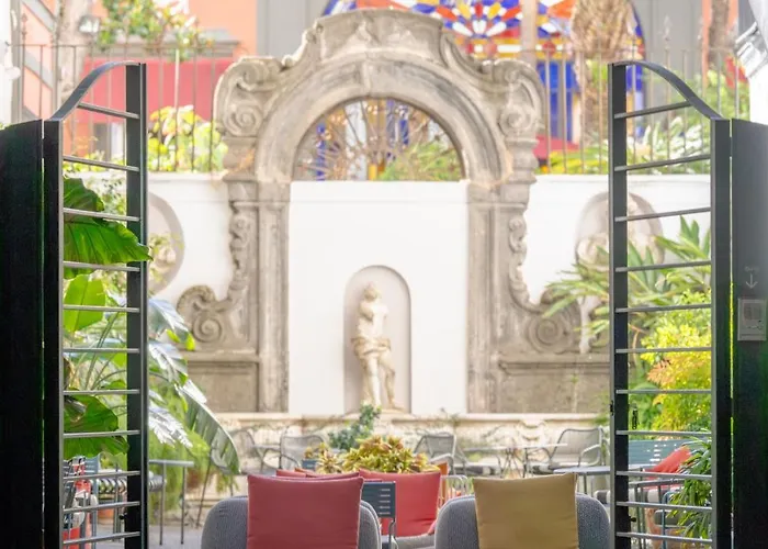 Piazza Bellini&apartments Hotel